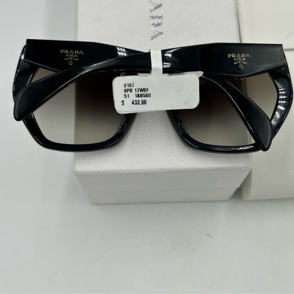 Women’s Prada oversized sunglasses SPR16R5601918B – 0871352N made in Italy NWT